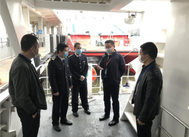 高速客轮公司董事长梁凯斌率队检查船舶防疫及安全工作